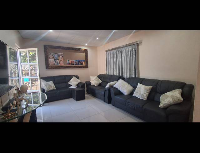 5 BEDROOM FREEHOLD FOR SALE IN STARWOOD